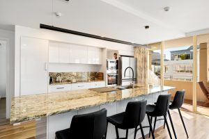 7-15 Gladstone -20